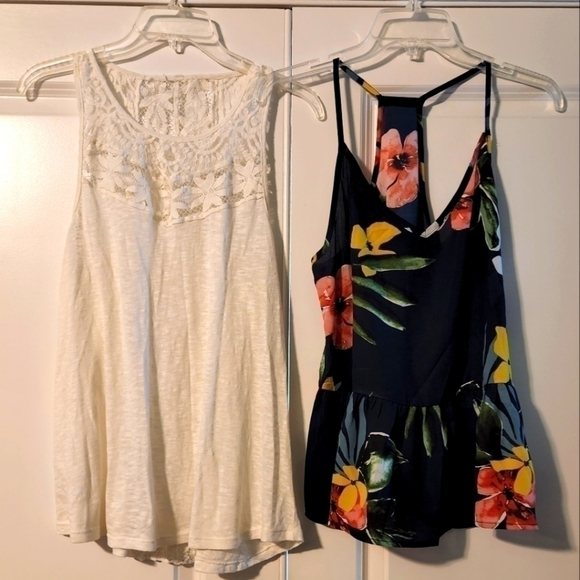 𝅺LOT of 2 Racerback Tank tops, size small - Picture 1 of 12